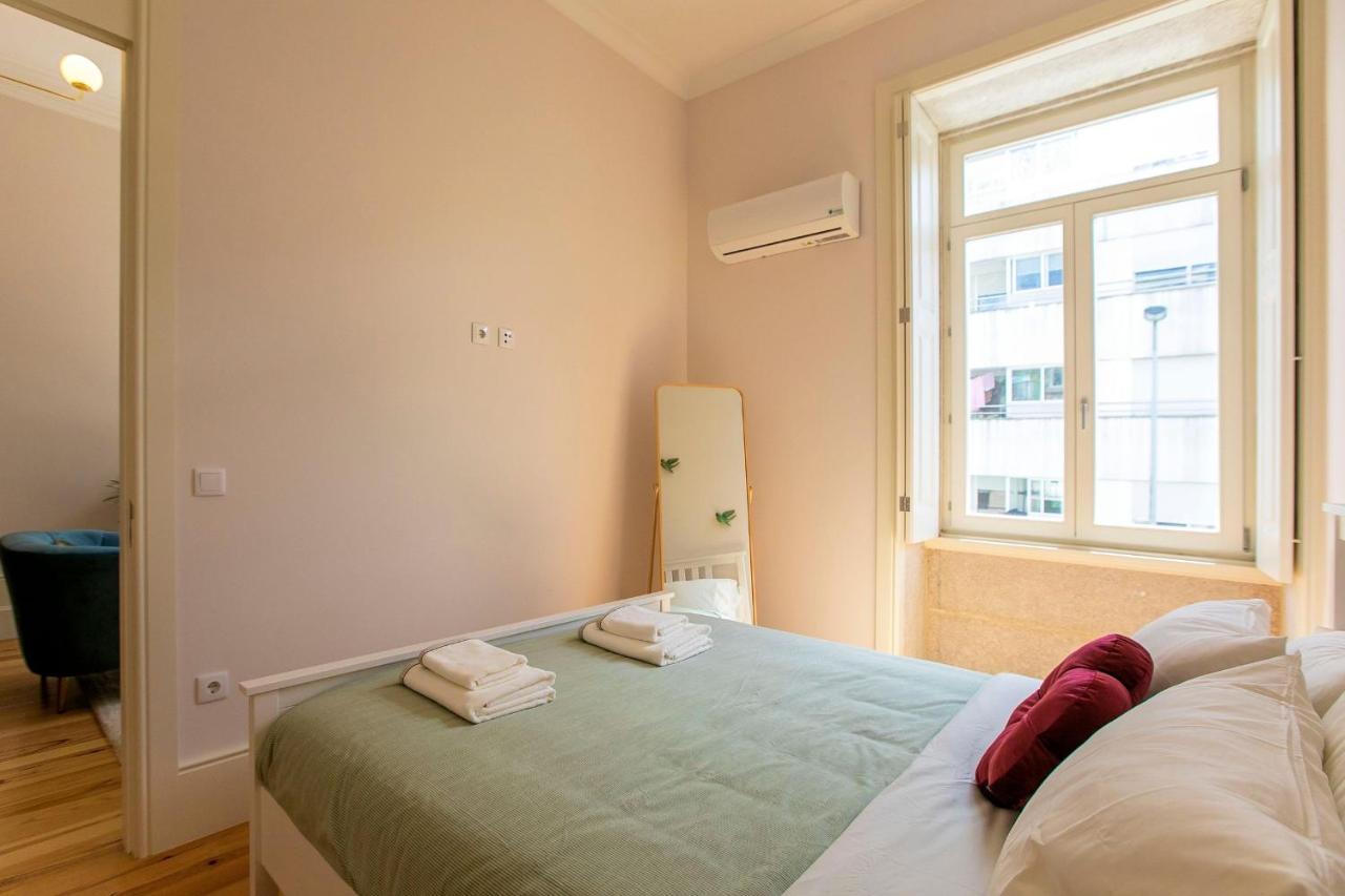 Lovelystay - 2Br Flat With Ac In Duque De Loule Porto Exterior photo